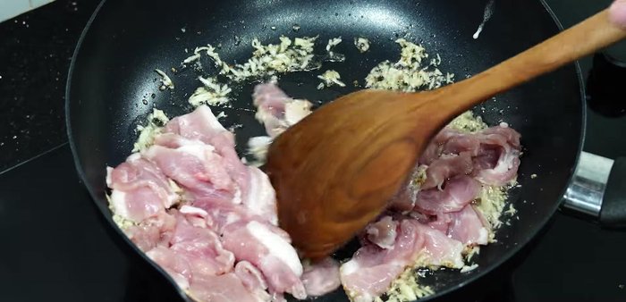 Slice the pork thinly.