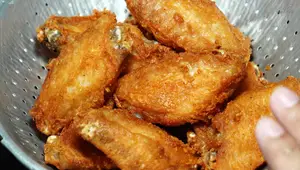 Crispy Garlic Pepper Chicken Wings: Easy 6-Minute Recipe
