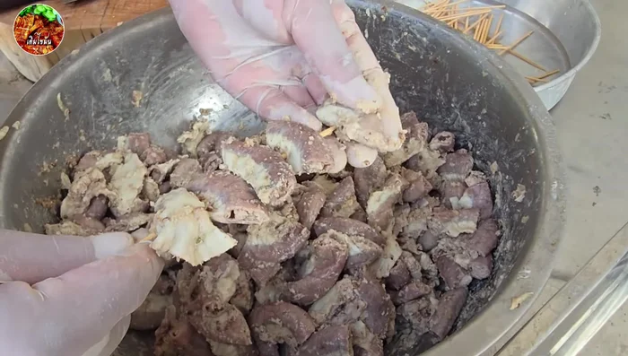 Soak skewers in water. Thread sausage pieces onto skewers.