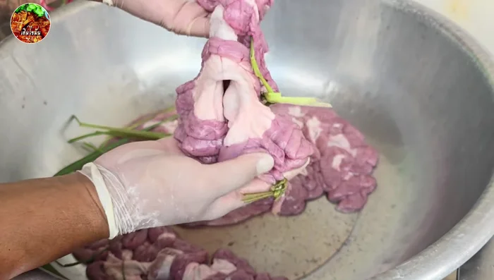 Tie off both ends of the intestines with lemongrass stalks.