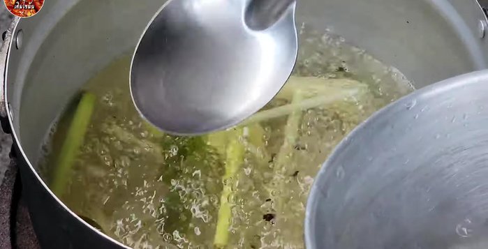 In a pan, combine the liver with seasoning salt, fish sauce, galangal, lemongrass, and lime leaves. Add a bit more seasoning than usual for even cooking.