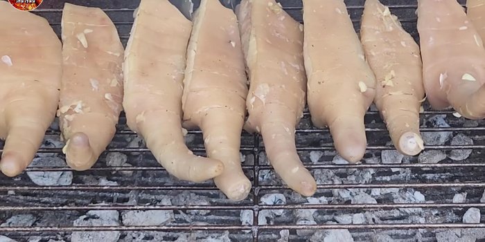 Start grilling over low heat, skin-side down, for about 10 minutes. (172.16)