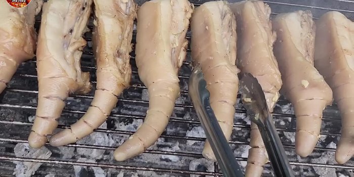 Flip the pig tails and continue grilling over medium heat for another 10 minutes. (187.26)