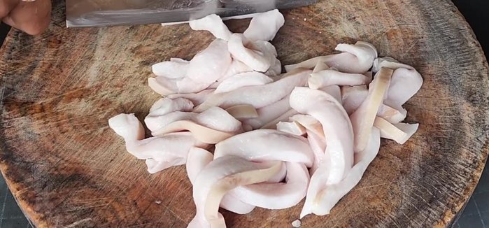 Prepare the pork: Use thin slices of fatty pork, about 3-4mm thick. Pre-cut pork belly is ideal to save time.