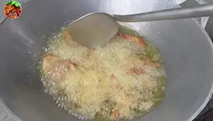 Crispy Fried Intestines: A Party-Perfect Thai Snack Recipe