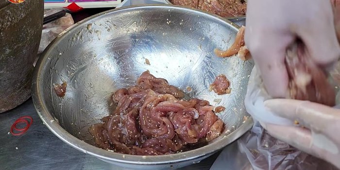 Dry the marinated pork under the sun for 2-2.5 hours, or until the meat is firm and slightly translucent.