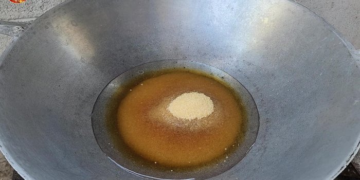 Prepare the sweet recipe marinade: Combine water, palm sugar, salt, fish sauce, green papaya seasoning sauce, and Nua powder. Simmer until melted and well combined. Let cool.