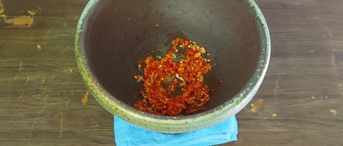 Add shrimp paste to the pounded mixture.