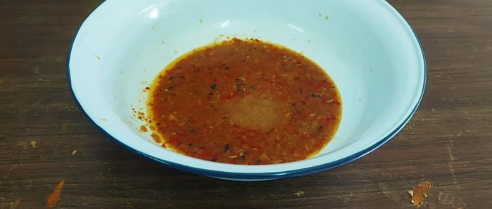 Let the curry paste cool down, then season with MSG and salt to taste.