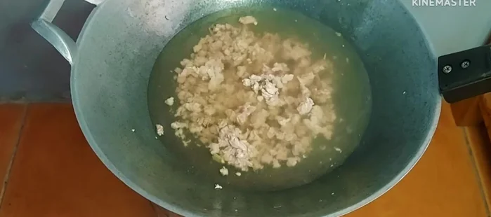 Add the pounded coriander, garlic, and pepper mixture. (235.28)