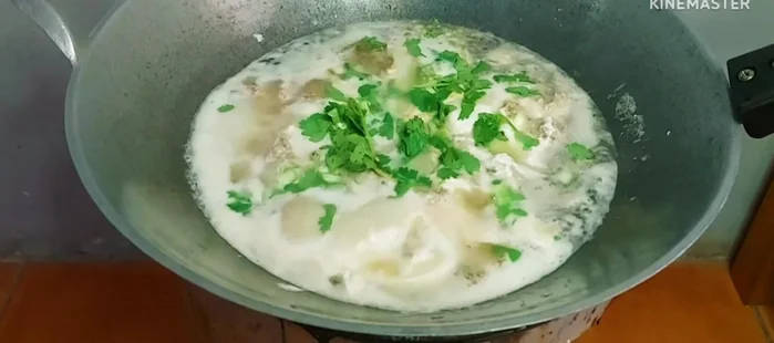 Add chopped spring onions and coriander (optional). (314.32)