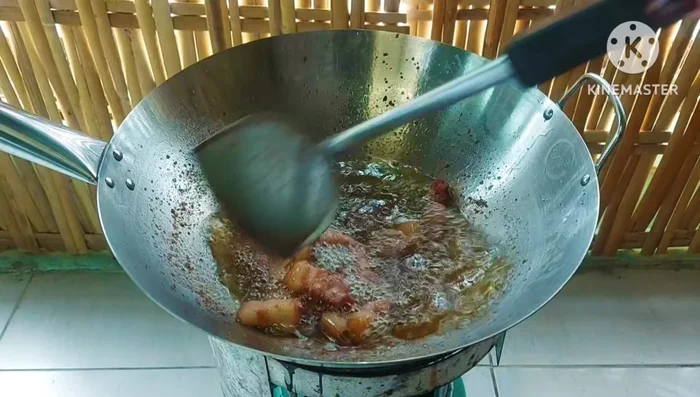 Remove from the pan and let it drain.