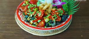 Spicy Papaya Salad with Crabs & Snails: Kru Kan Thamni Recipe