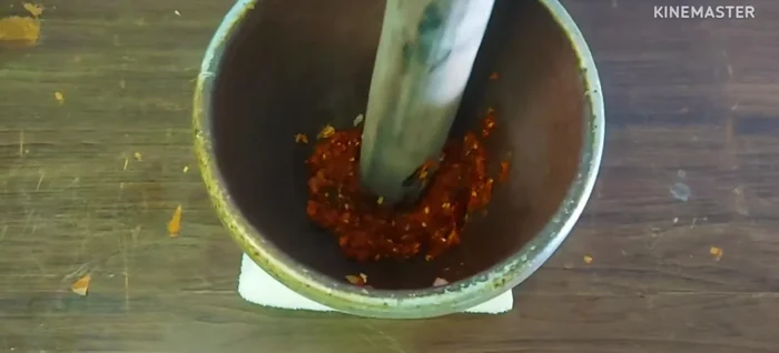 Add water to the curry paste and cook until water is absorbed.