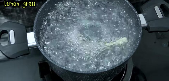 Stew the chicken legs separately in boiling water with lemongrass and kaffir lime leaves for at least 2 hours until tender.