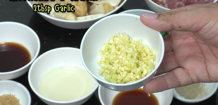 Cut spring onions into 1-inch lengths.