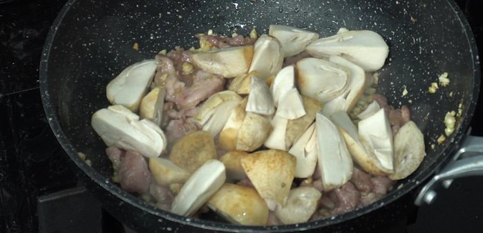 Add straw mushrooms and a little water or soup. Stir-fry quickly over medium-high heat, or low heat for softer mushrooms.