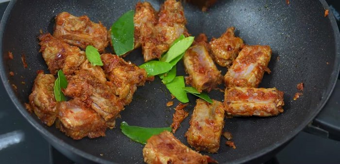 Add kaffir lime leaves to remove fishy smell.