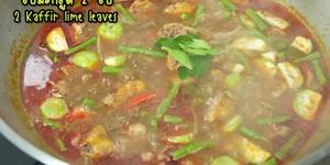 Thai Jungle Curry with Chicken: Crispy Skin &amp; Delicious Flavor