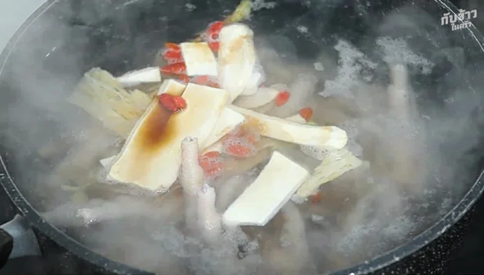 Add chicken seasoning powder, light soy sauce, oyster sauce, and sweet black sesame.