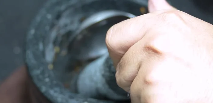 Prepare the “mortar cleaning water” by rinsing the mortar with water to collect the remaining flavor (124.2). Alternatively use bone broth or plain water (137.879).