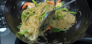 Stir-fried Vermicelli with Water Mimosa and Shrimp: A Quick & Flavorful Recipe