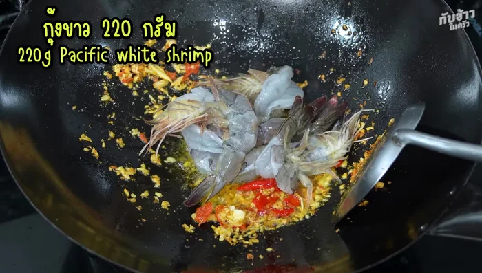 Add the shrimp and stir-fry until cooked (257.959 seconds).