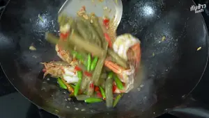 Stir-fried Lotus Stems with Fresh Shrimp: A Delicious Thai Recipe
