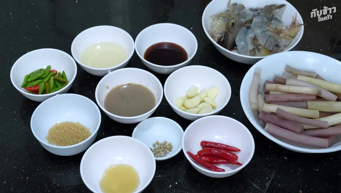 Pound the garlic, chili peppers, and peppercorns in a mortar until finely ground (90.04 seconds).
