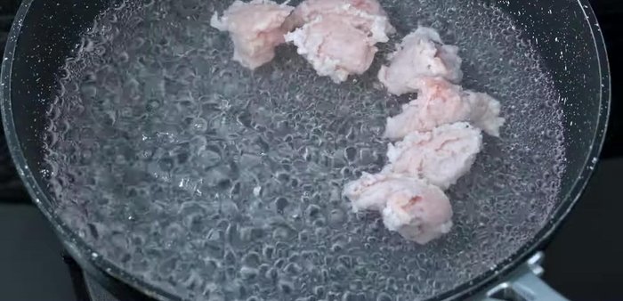 Blanch the bouncy pork in warm water until it floats and becomes bouncy. This ensures softness and juiciness.