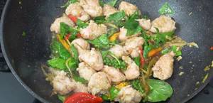 Spicy Stir-fried Bouncy Pork (Pad Cha Moo Deng): Authentic Thai Recipe