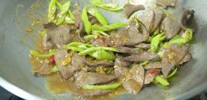 Stir-Fried Pork Liver with Bell Peppers: A Delicious Thai Recipe