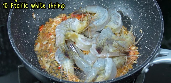 Stir-fry the shrimp: Add shrimp and stir-fry over high heat until cooked.