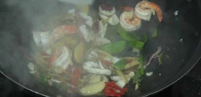 Add black vinegar for a darker color (optional).