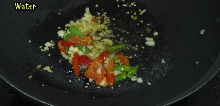Add water (or clean water if you don't have a mortar) to rinse the pan.