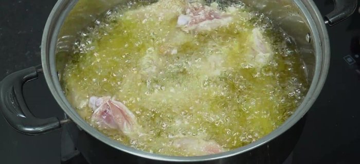 Fry the chicken wings over medium heat, stirring occasionally to prevent sticking, until cooked through.