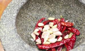 Garlic, Chives, and Chicken Stir-Fry: Easy & Delicious Recipe