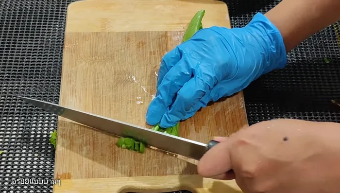 Chop parsley.