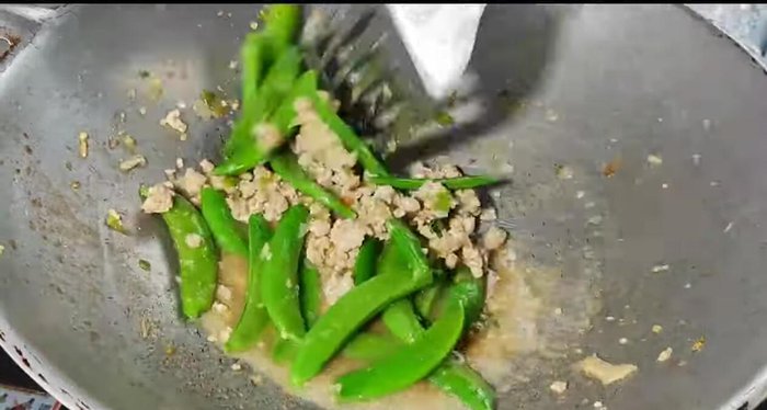 Continue to stir-fry until the peas are cooked.