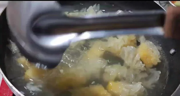 Boil the white wood ear mushrooms for about 3 minutes until cooked.