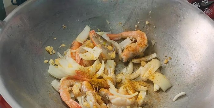 Add curry powder and stir-fry until fragrant.