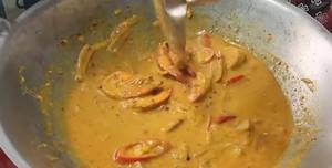 Restaurant-Style Creamy Curry Powder Shrimp Stir-Fry