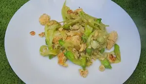Stir-fried Kale Flowers with Eggs: A Simple Thai Recipe
