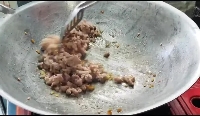 Add fragrant flowers (chives).