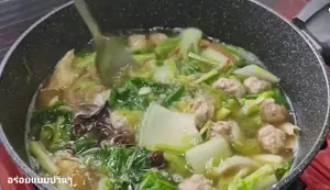 Clear Cabbage Soup with Pork and Tofu: A Simple Chinese Recipe