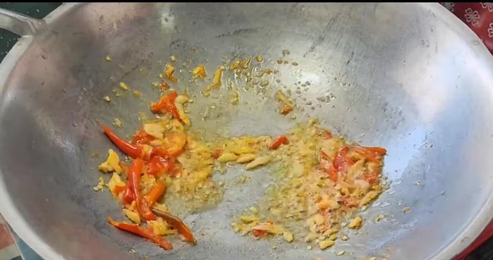 Add the dried shrimp to the pan.
