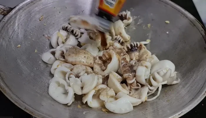 Add the shrimp paste (dissolved in water), oyster sauce, soy sauce, sugar, MSG, and seasoning powder. Stir-fry.