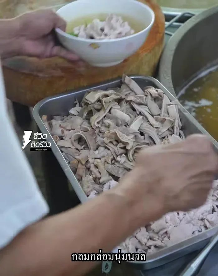Add minced pork, pork pieces, sausage, and prepared offal to the pot.