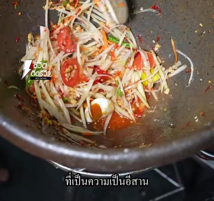 Pound the ingredients: In a mortar and pestle, begin by pounding the garlic and chilies until they become a paste. Add the green papaya and pound lightly until softened but still slightly crunchy. Add the tomatoes and long beans, pounding gently to combine.