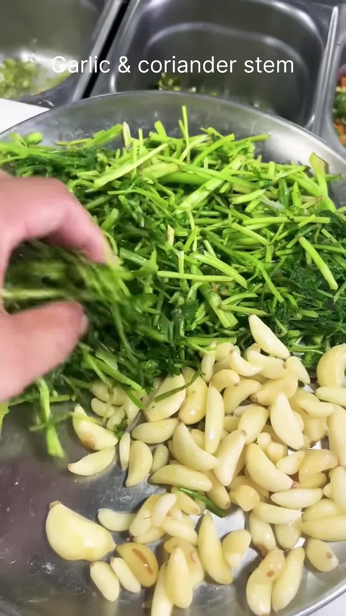 Boil garlic and coriander stem.